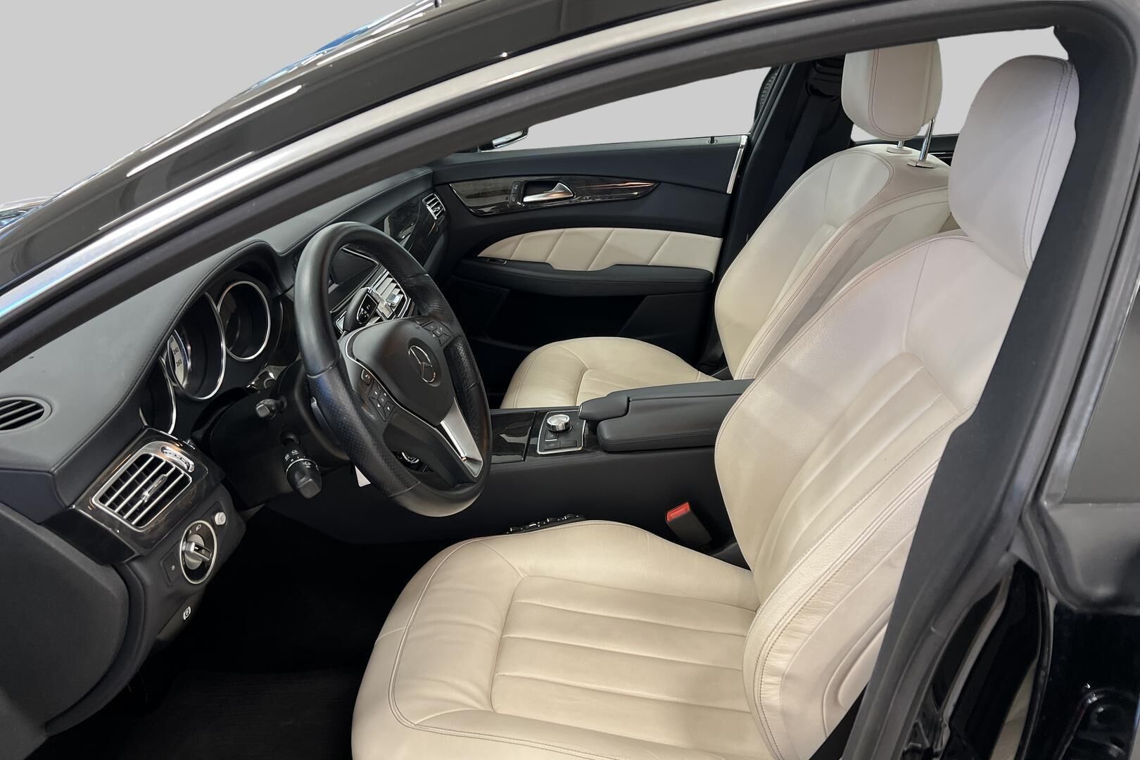 Mercedes-Benz CLS iso kuva 6