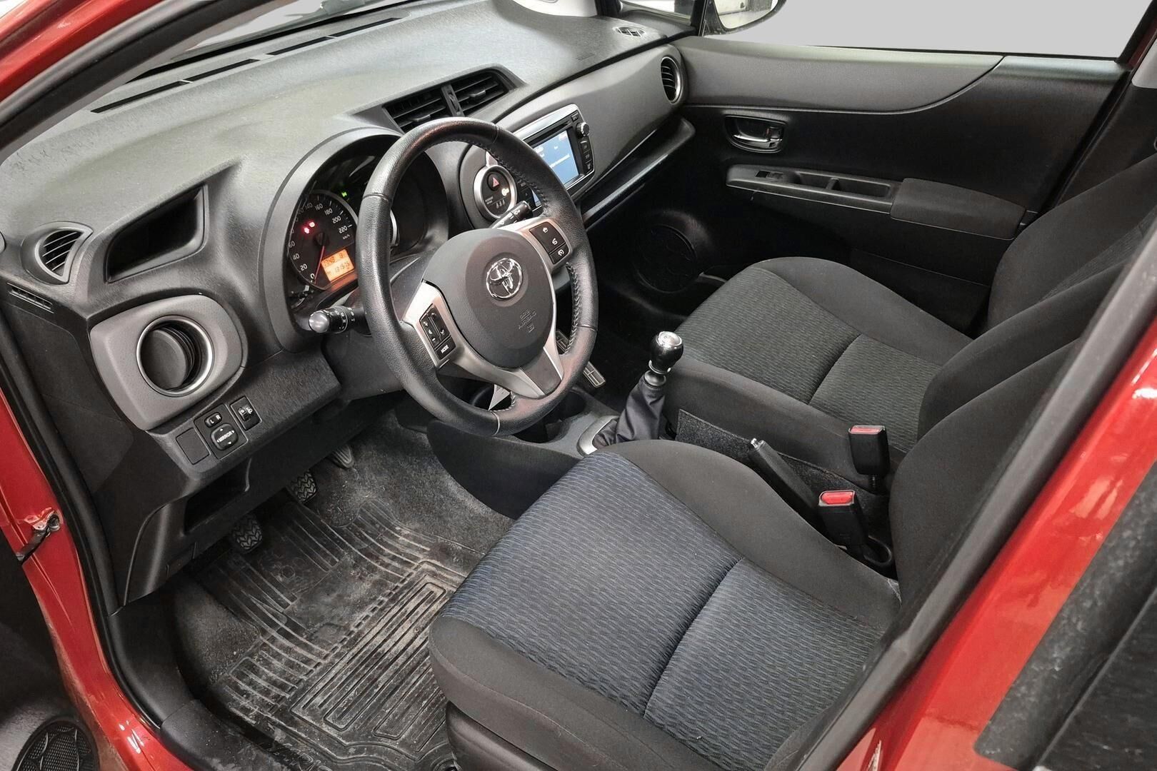 Toyota Yaris iso kuva 2