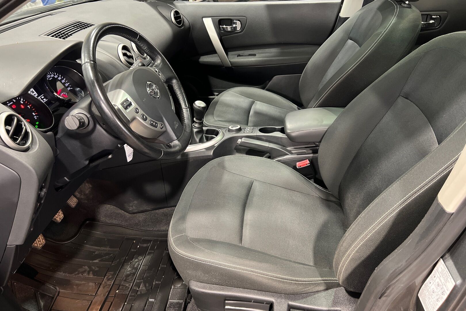 NISSAN Qashqai+2 iso kuva 8