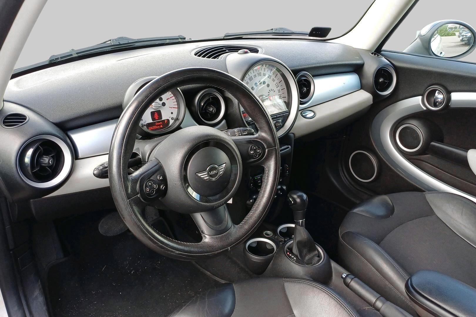 MINI Cooper D iso kuva 2