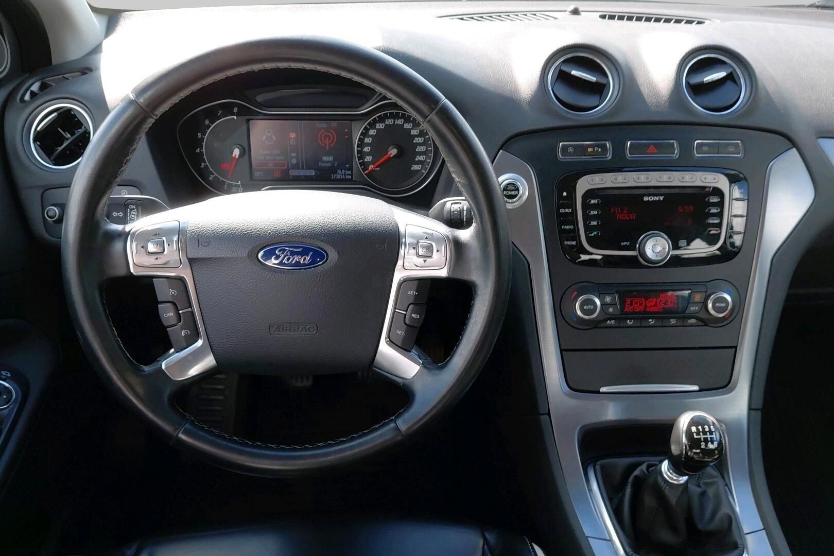 Ford Mondeo iso kuva 2