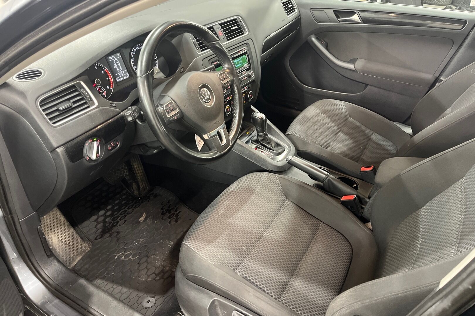 Volkswagen Jetta iso kuva 6