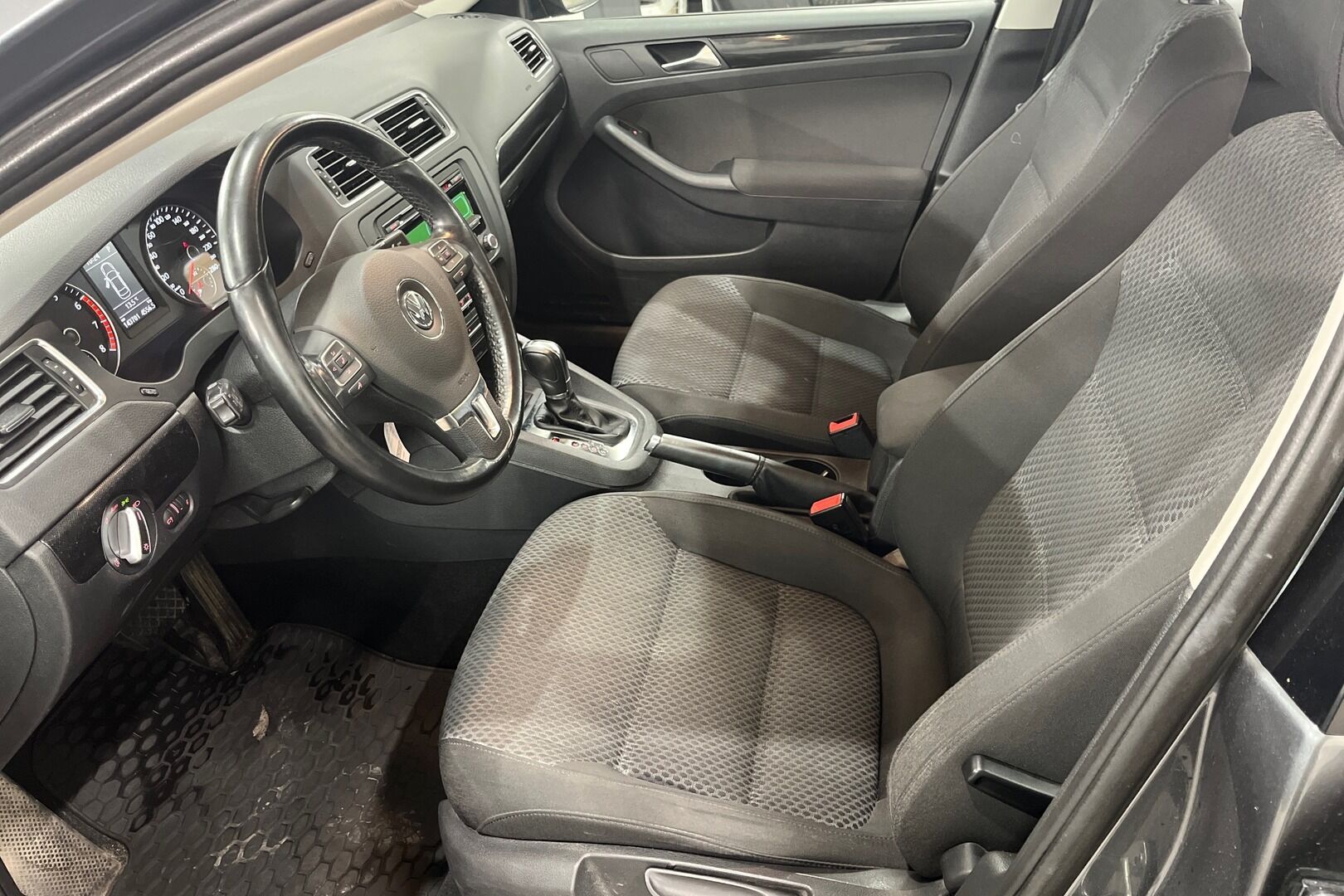 Volkswagen Jetta iso kuva 7