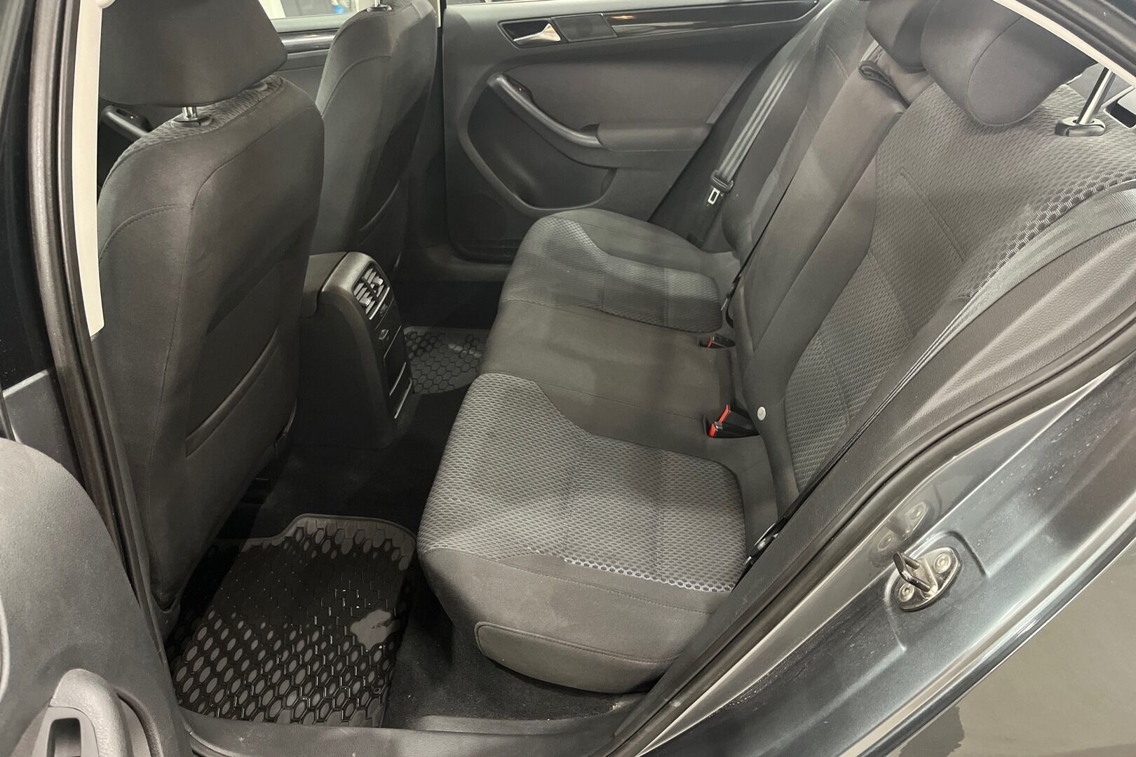Volkswagen Jetta iso kuva 8