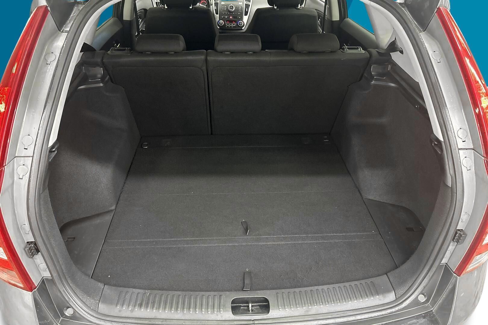 Kia cee'd iso kuva 11