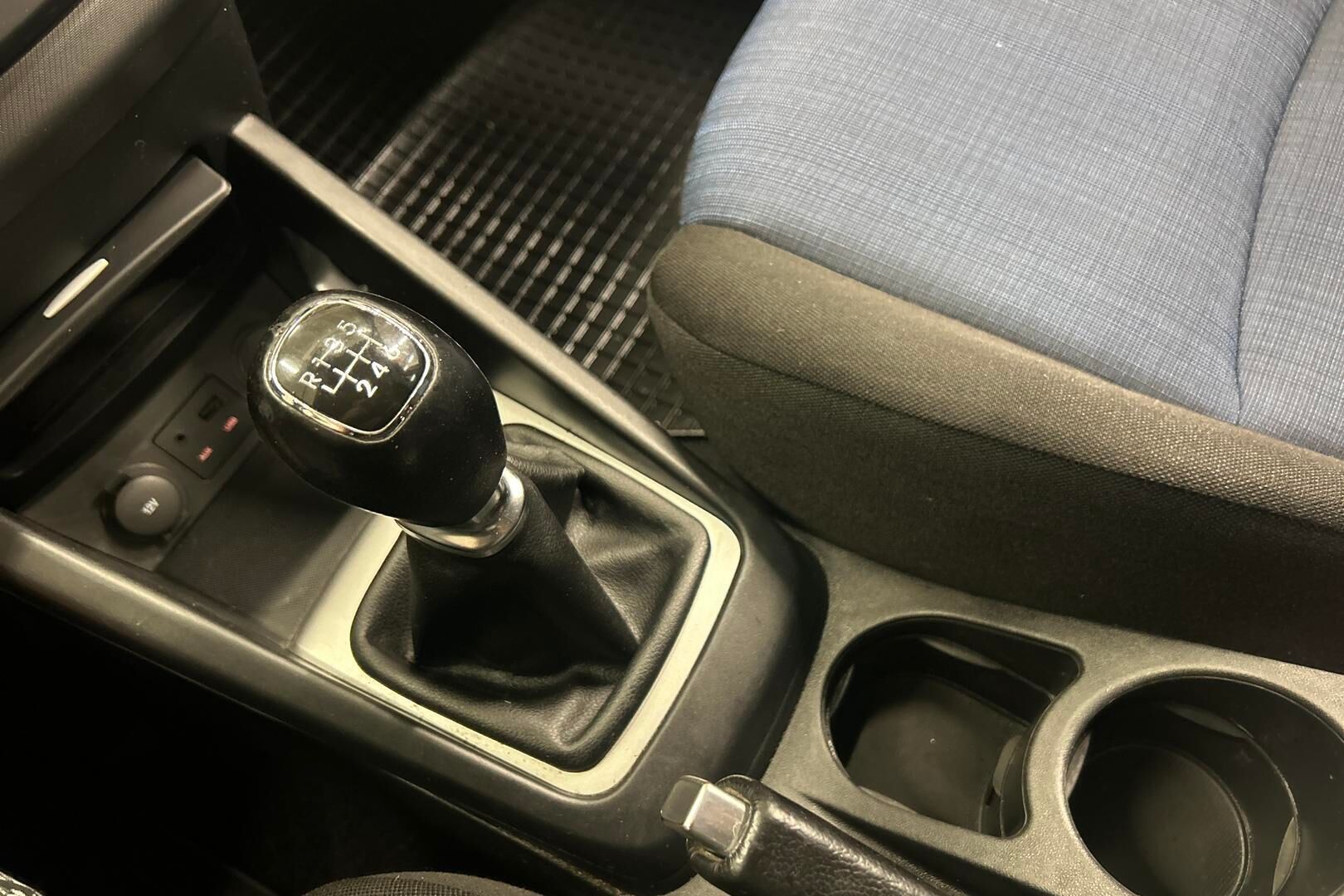 Kia cee'd iso kuva 19