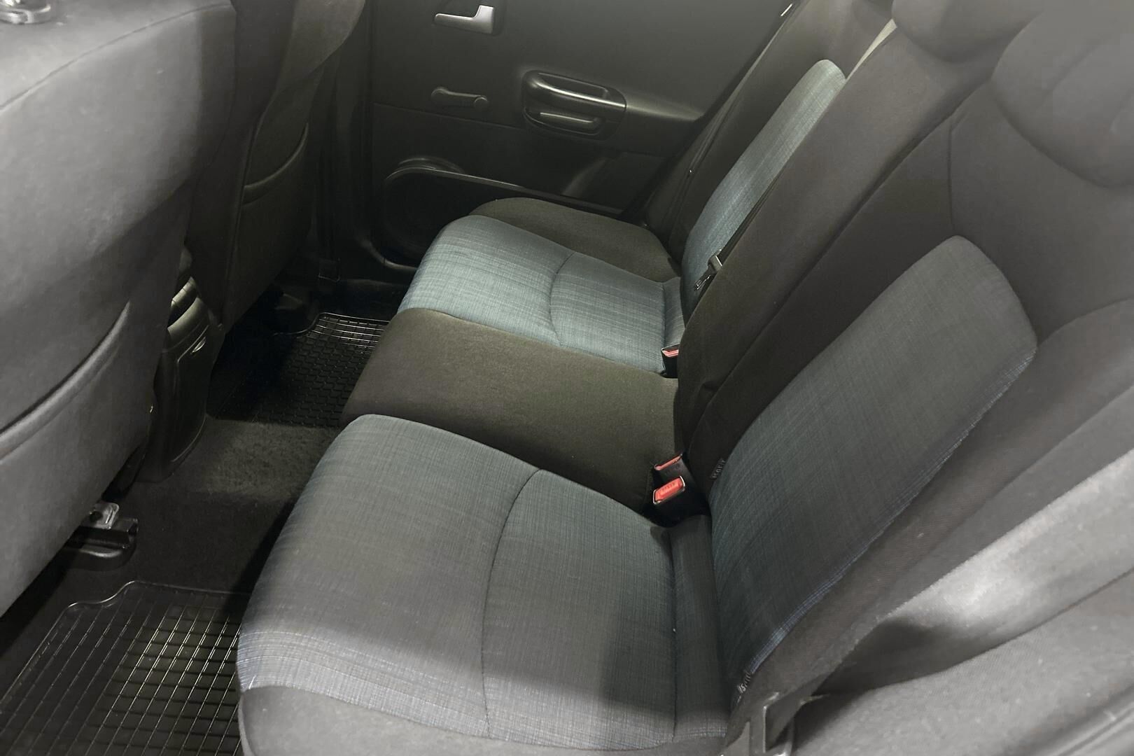 Kia cee'd iso kuva 9