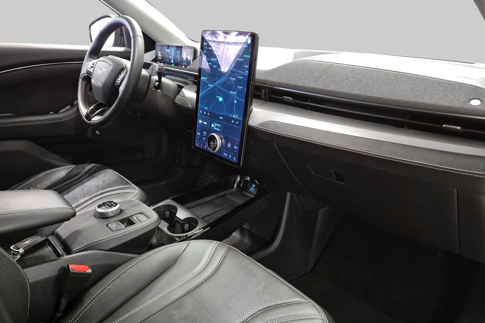 FORD MUSTANG MACH-E iso kuva 3