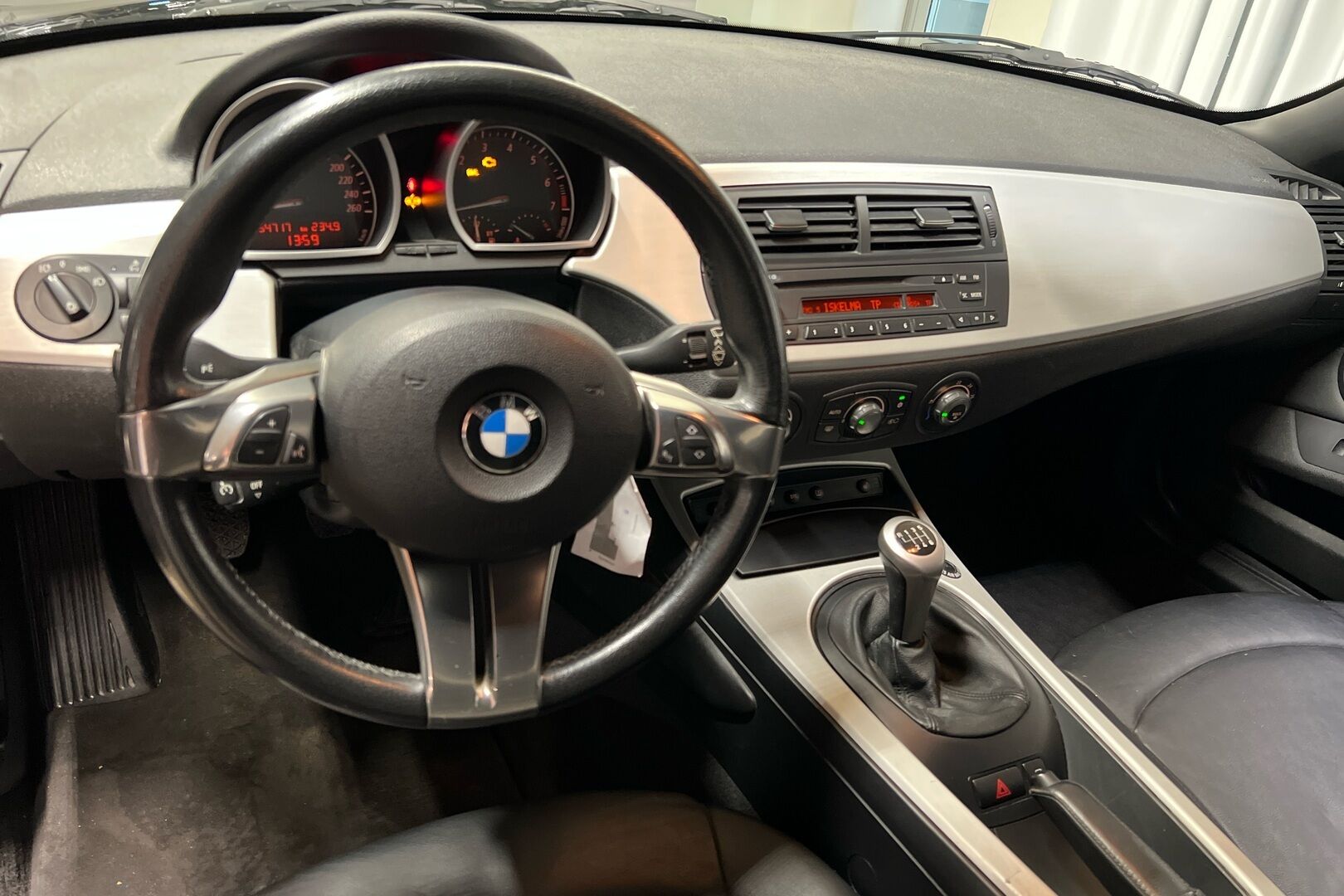 BMW Z4 iso kuva 6