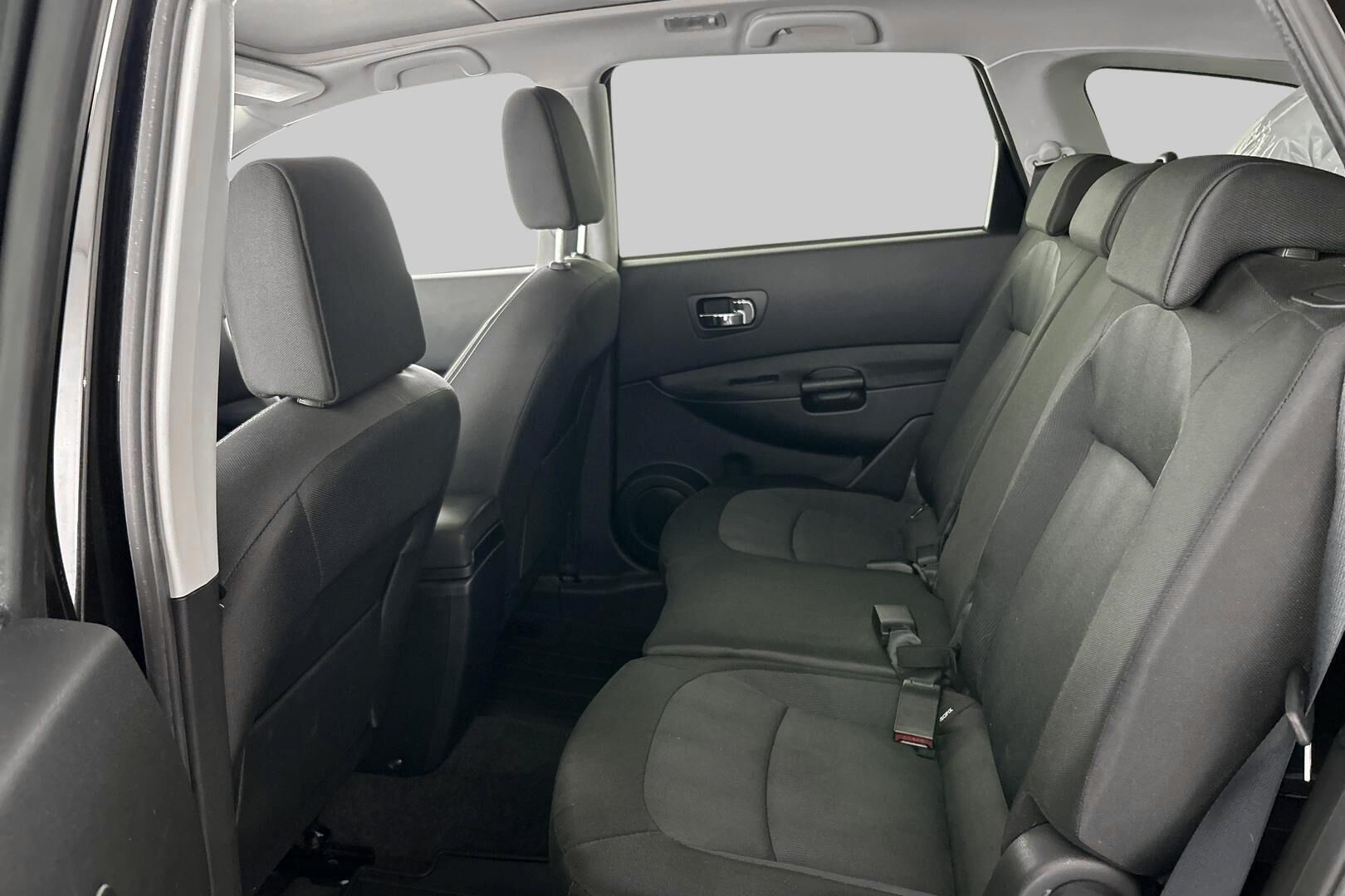 Nissan Qashqai+2 iso kuva 10