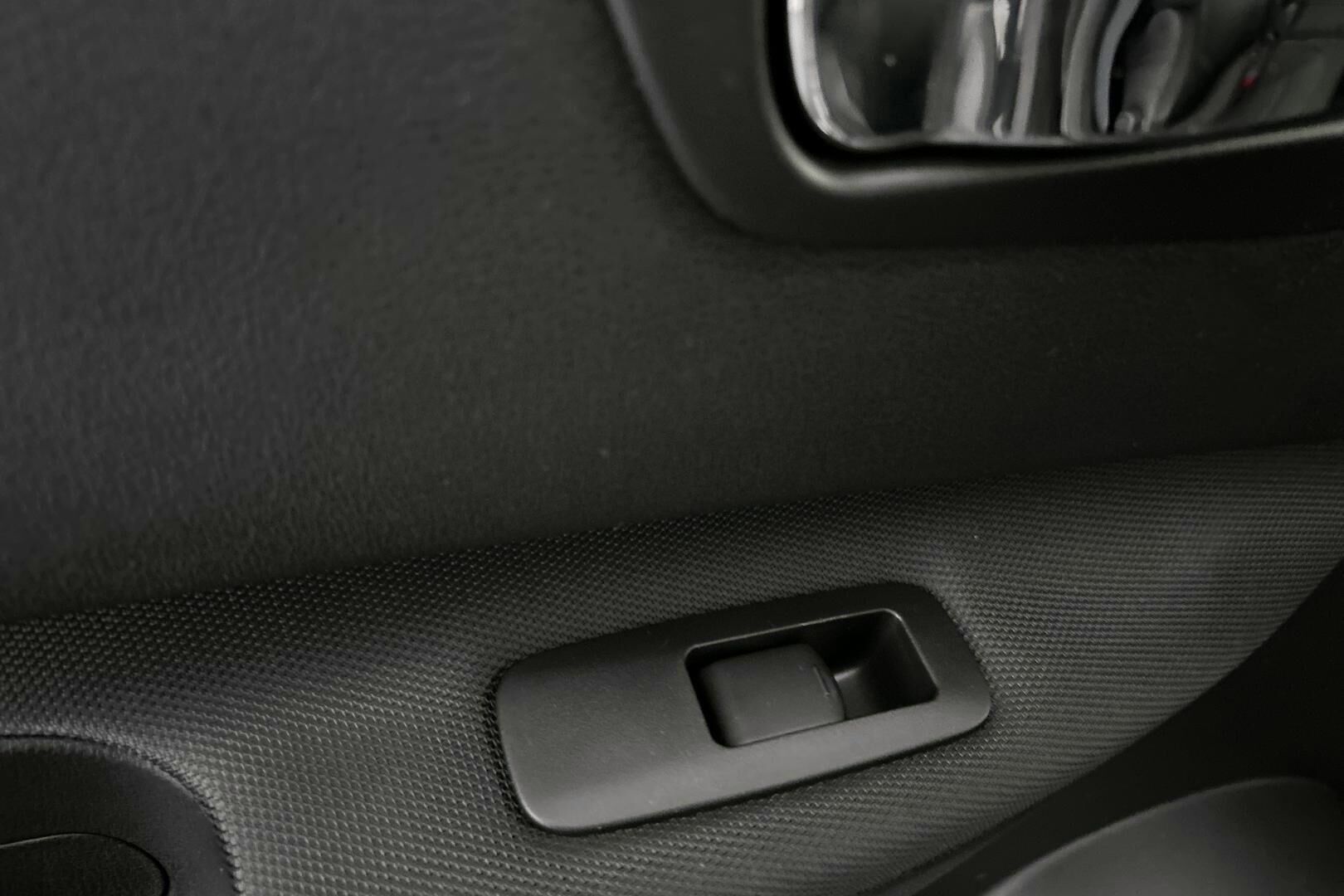 Nissan Qashqai+2 iso kuva 12