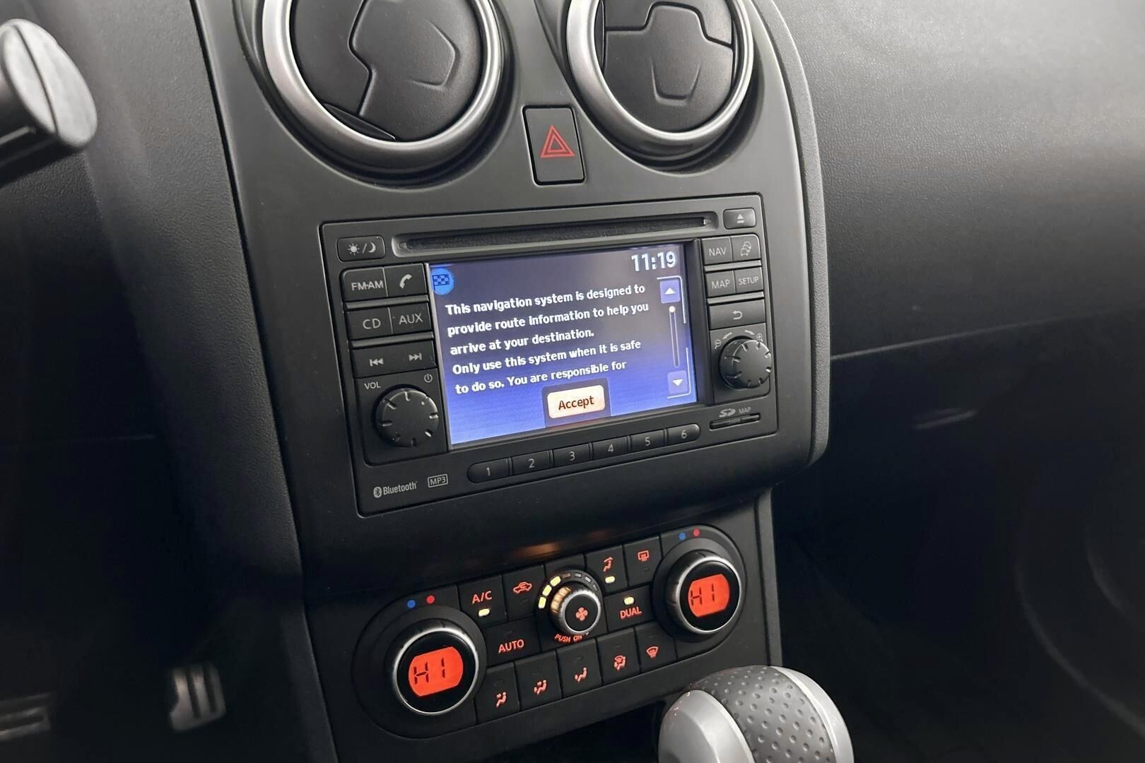 Nissan Qashqai+2 iso kuva 17