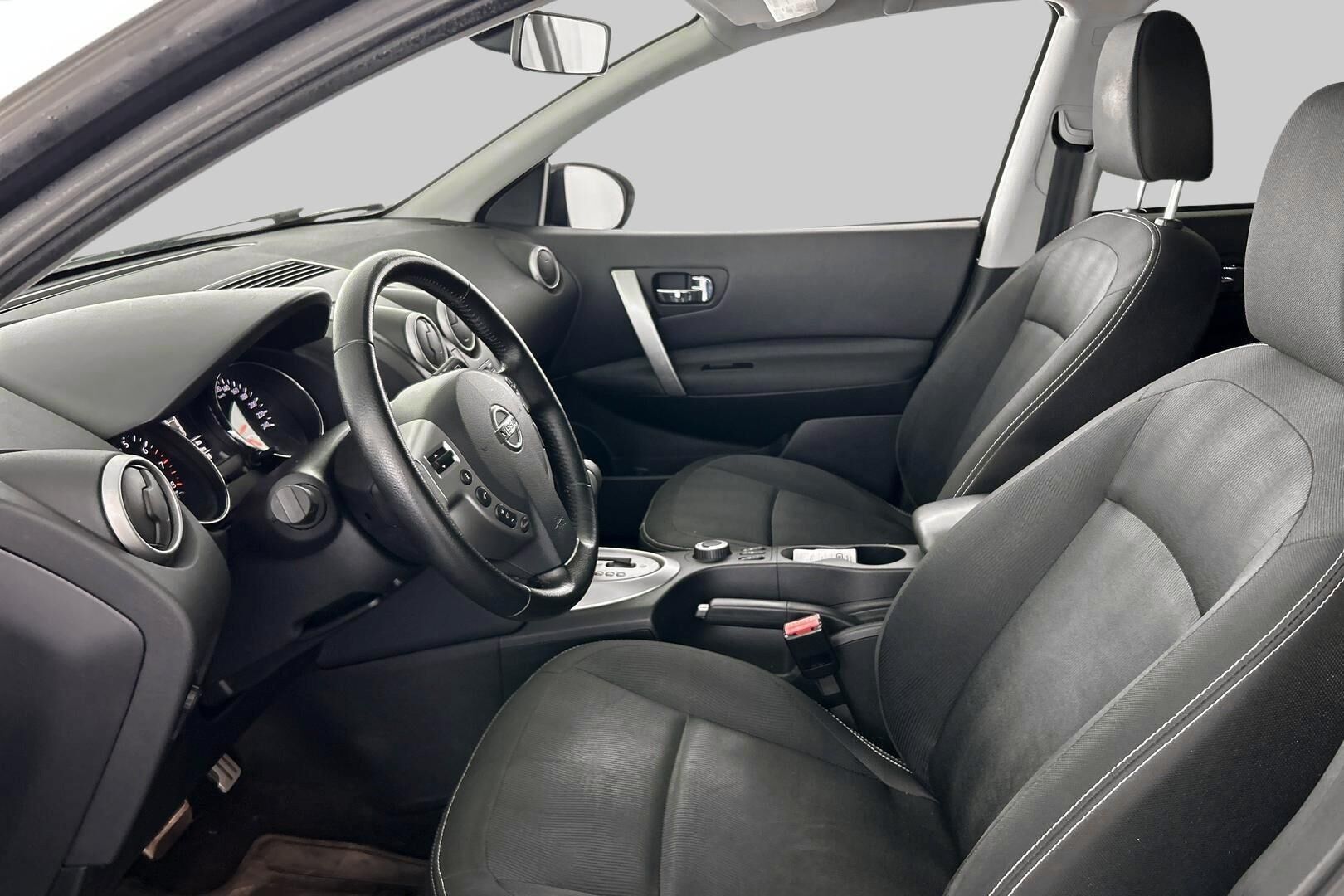 Nissan Qashqai+2 iso kuva 9