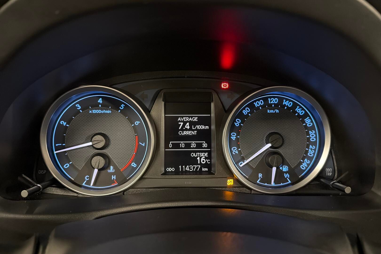 Toyota Auris iso kuva 14