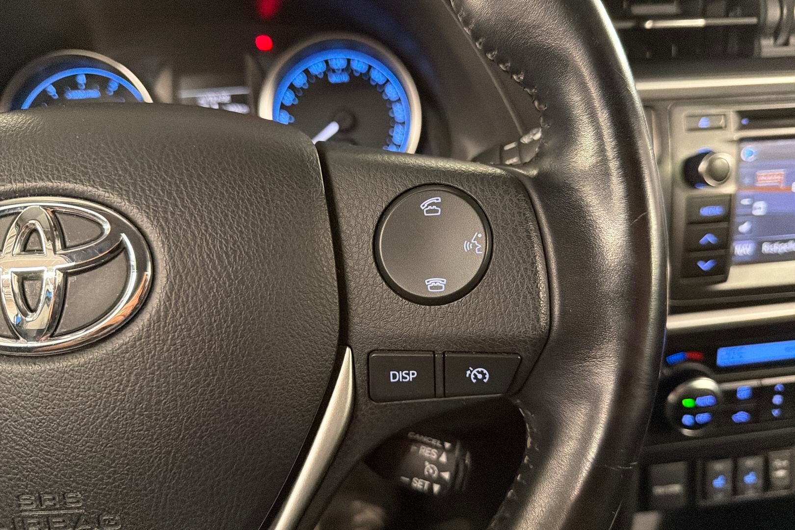 Toyota Auris iso kuva 15