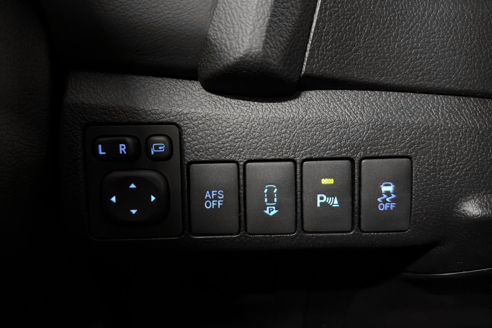 Toyota Auris iso kuva 19