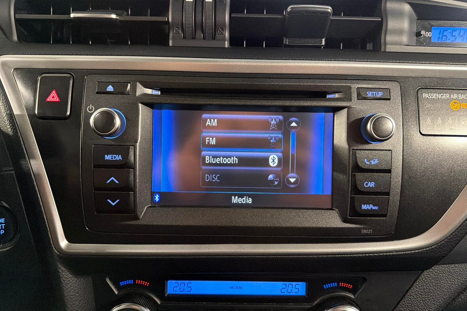 Toyota Auris iso kuva 23