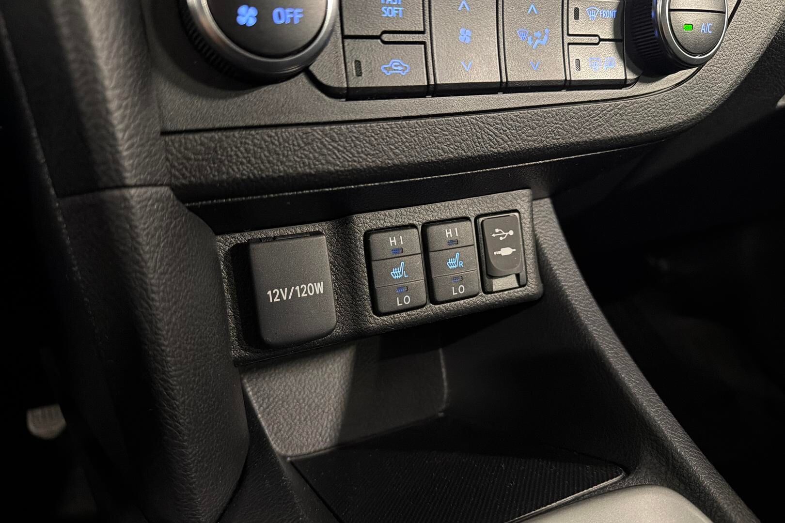 Toyota Auris iso kuva 27