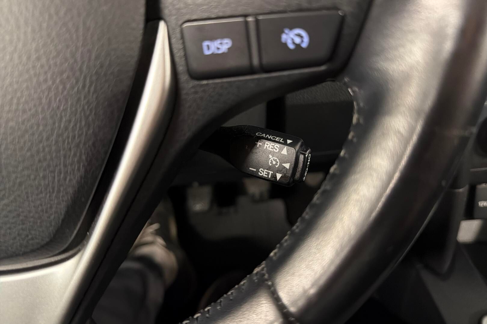 Toyota Auris iso kuva 30
