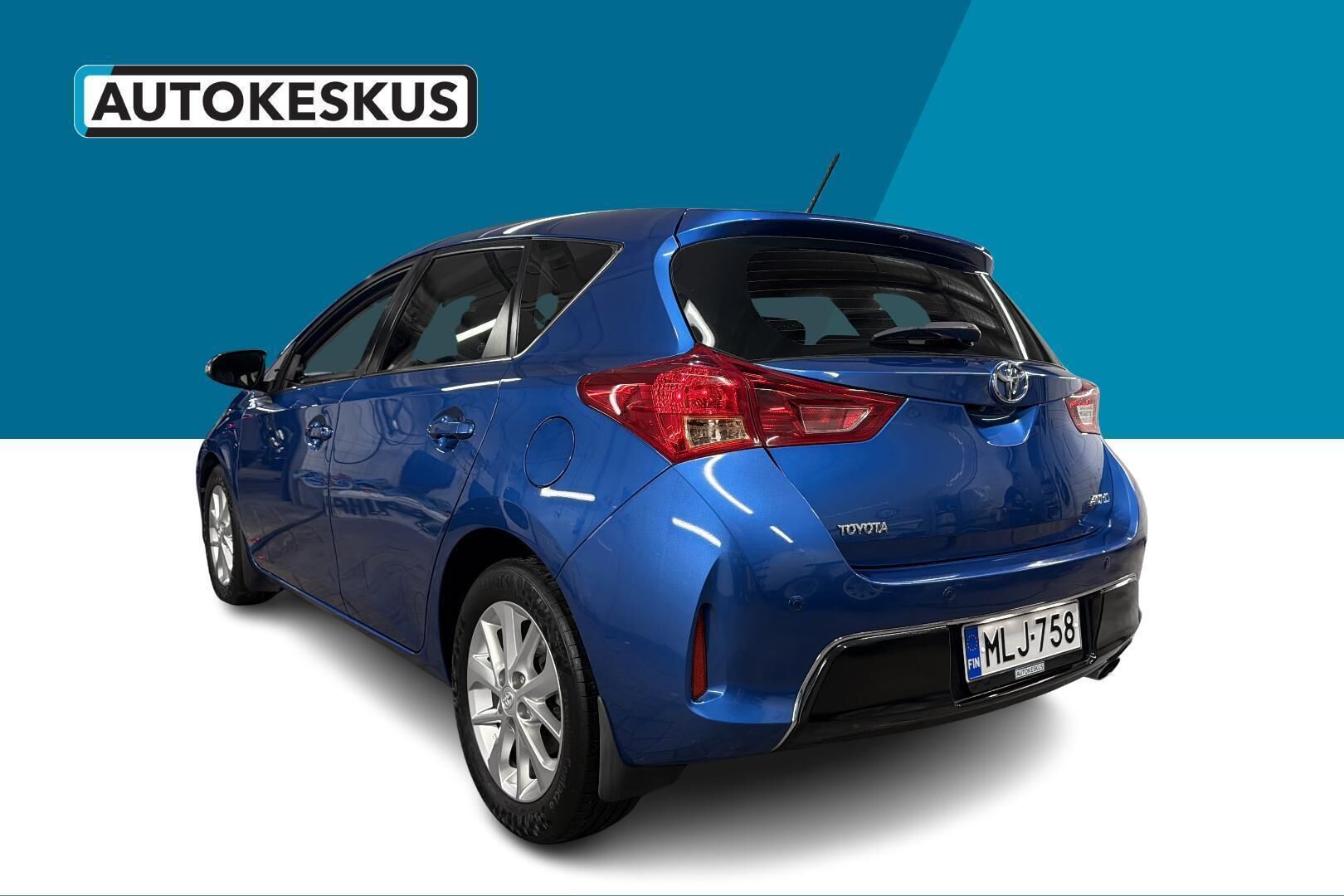 Toyota Auris iso kuva 7