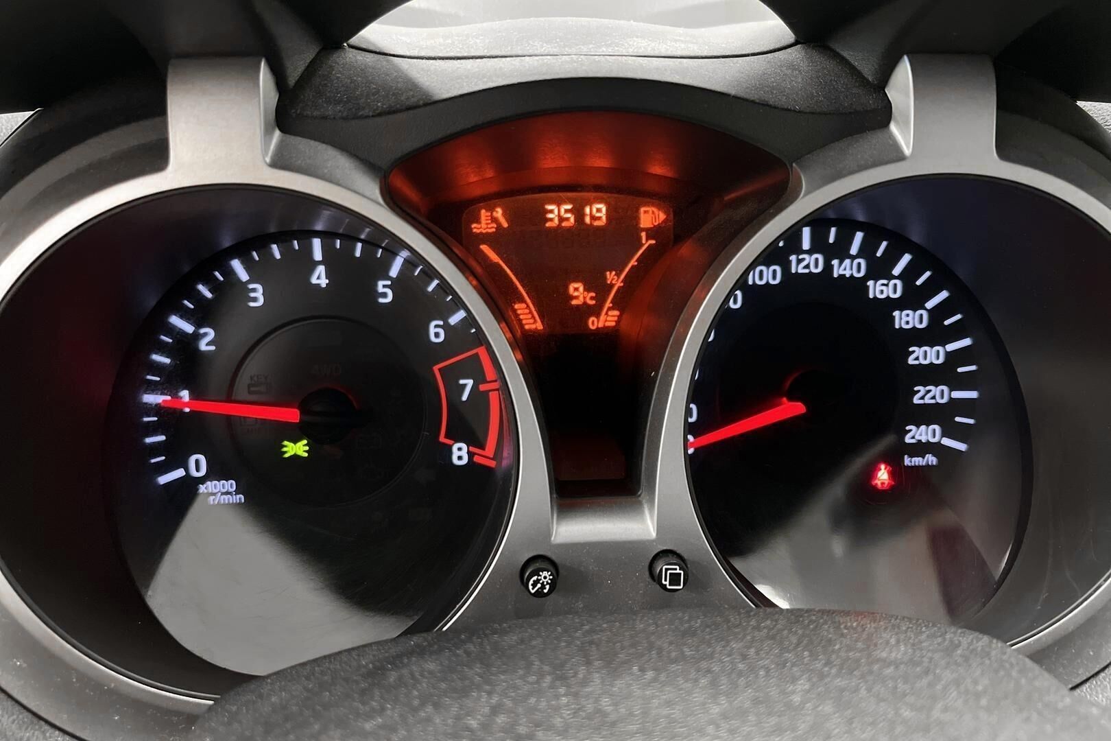 Nissan Juke iso kuva 14