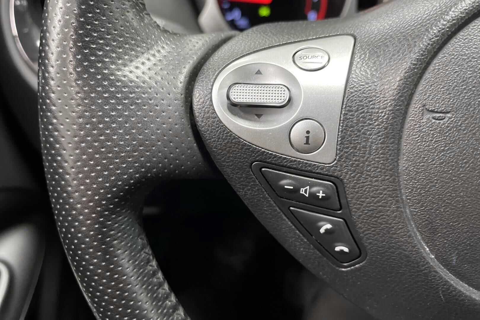 Nissan Juke iso kuva 17