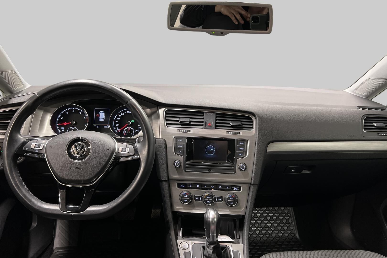 Volkswagen Golf iso kuva 11