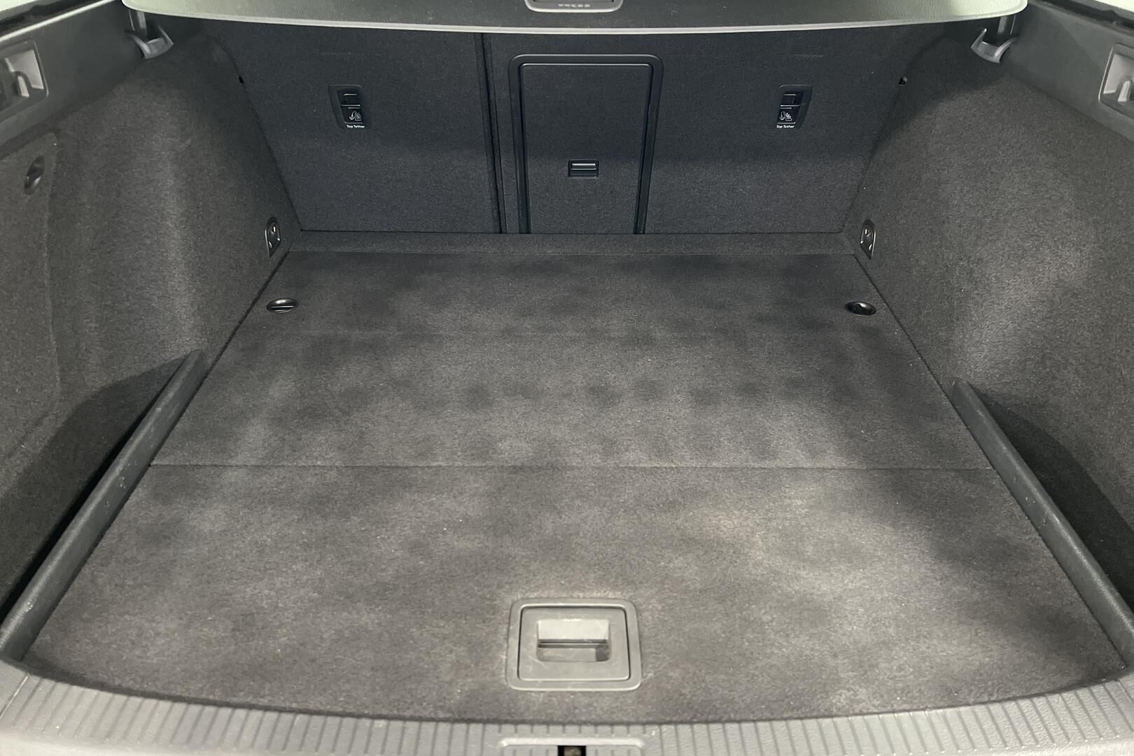 Volkswagen Golf iso kuva 12