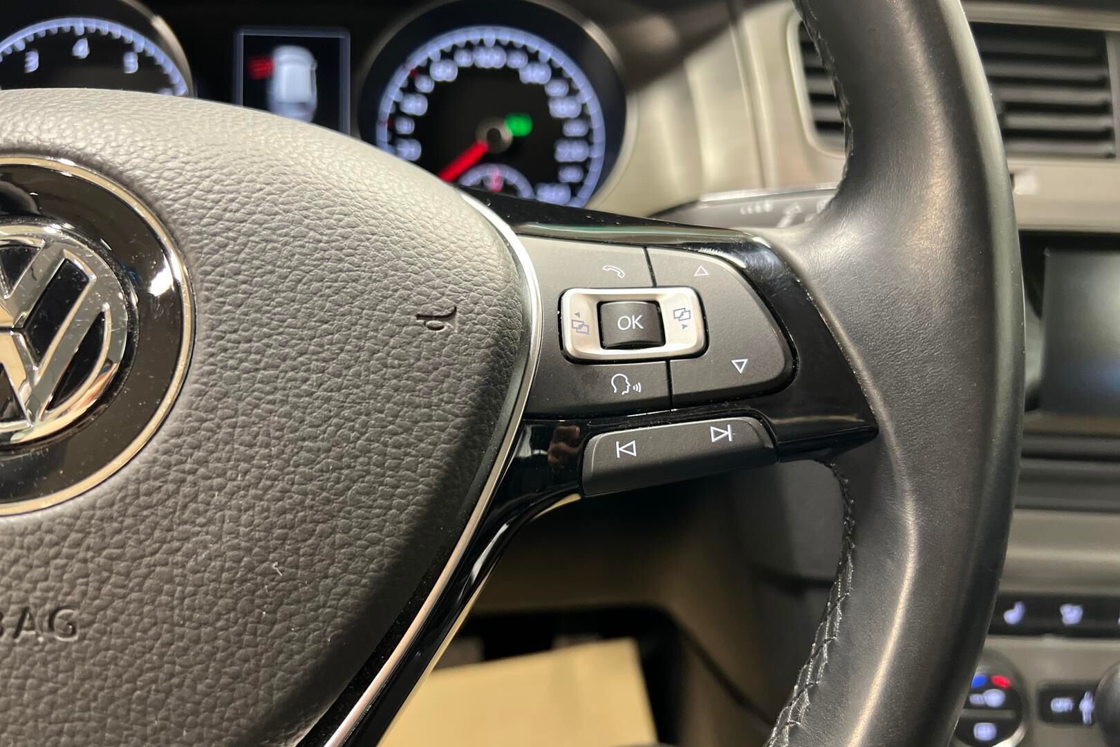 Volkswagen Golf iso kuva 17