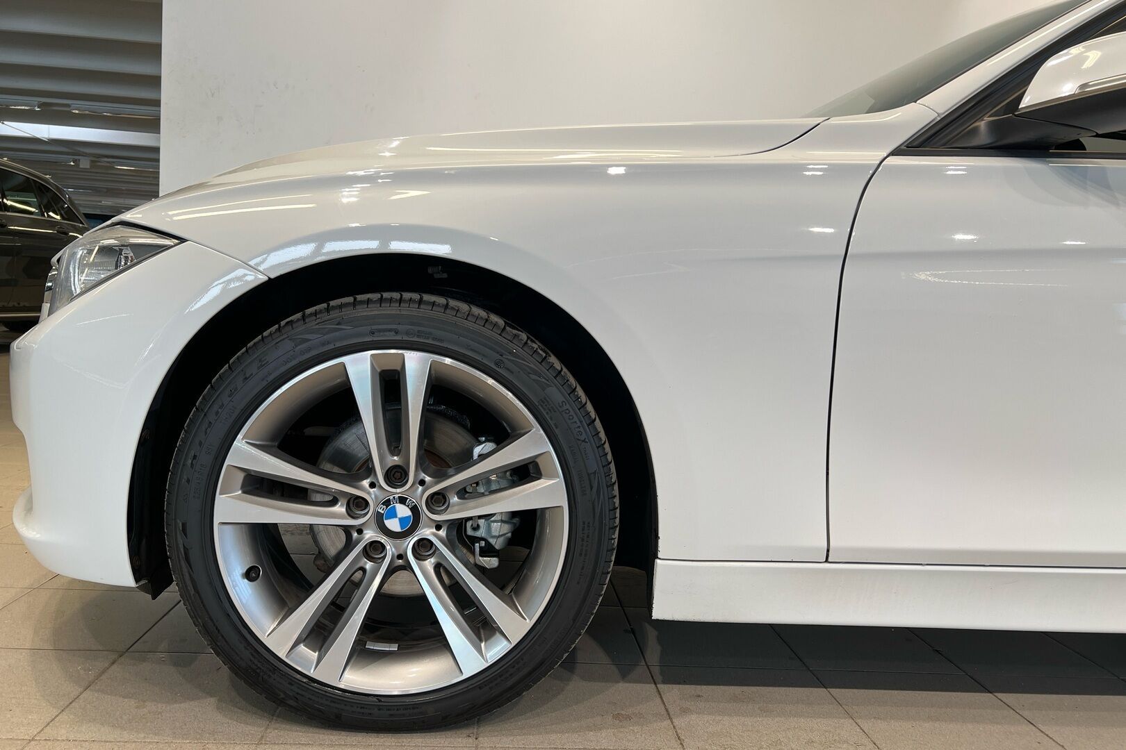 BMW 3-SARJA iso kuva 10