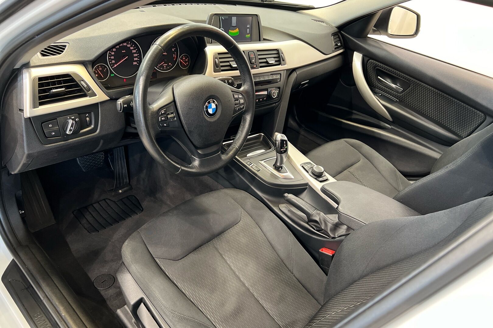 BMW 3-SARJA iso kuva 6