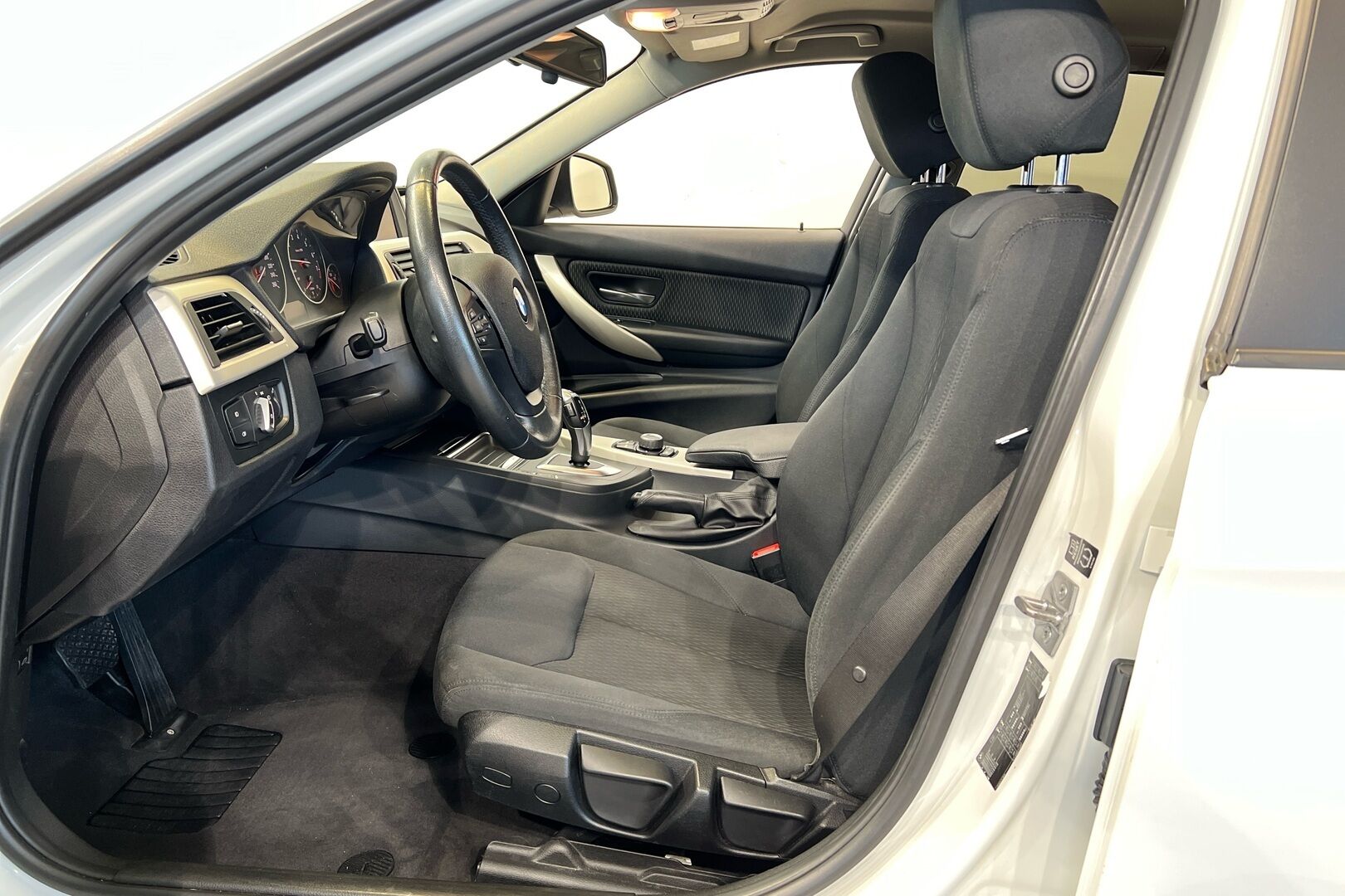 BMW 3-SARJA iso kuva 7
