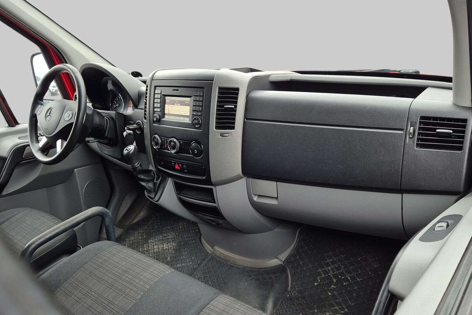 Mercedes-Benz Sprinter iso kuva 12