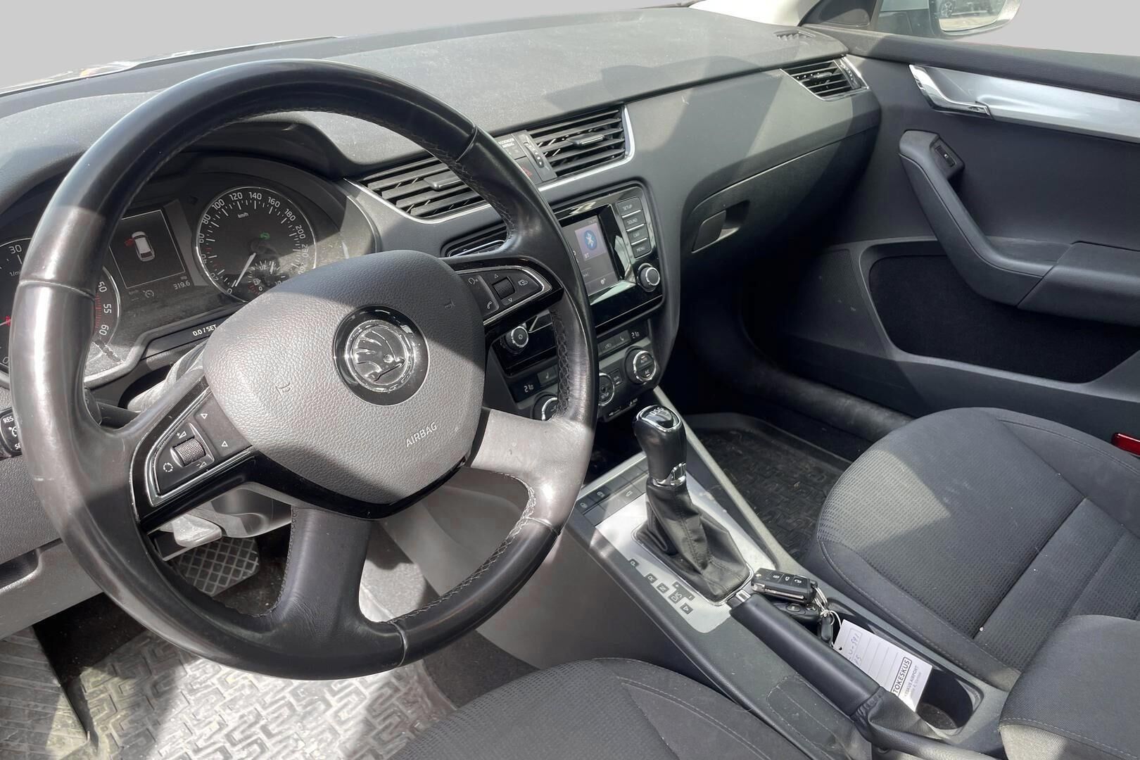Skoda Octavia iso kuva 1