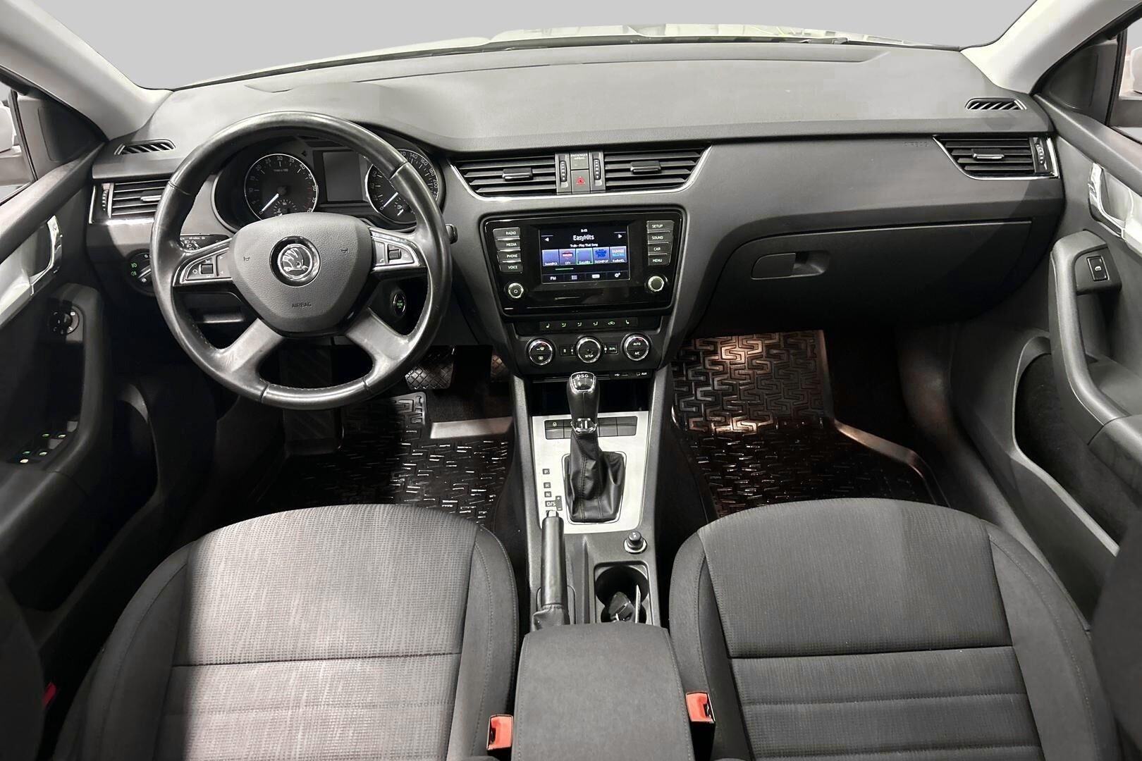 Skoda Octavia iso kuva 11