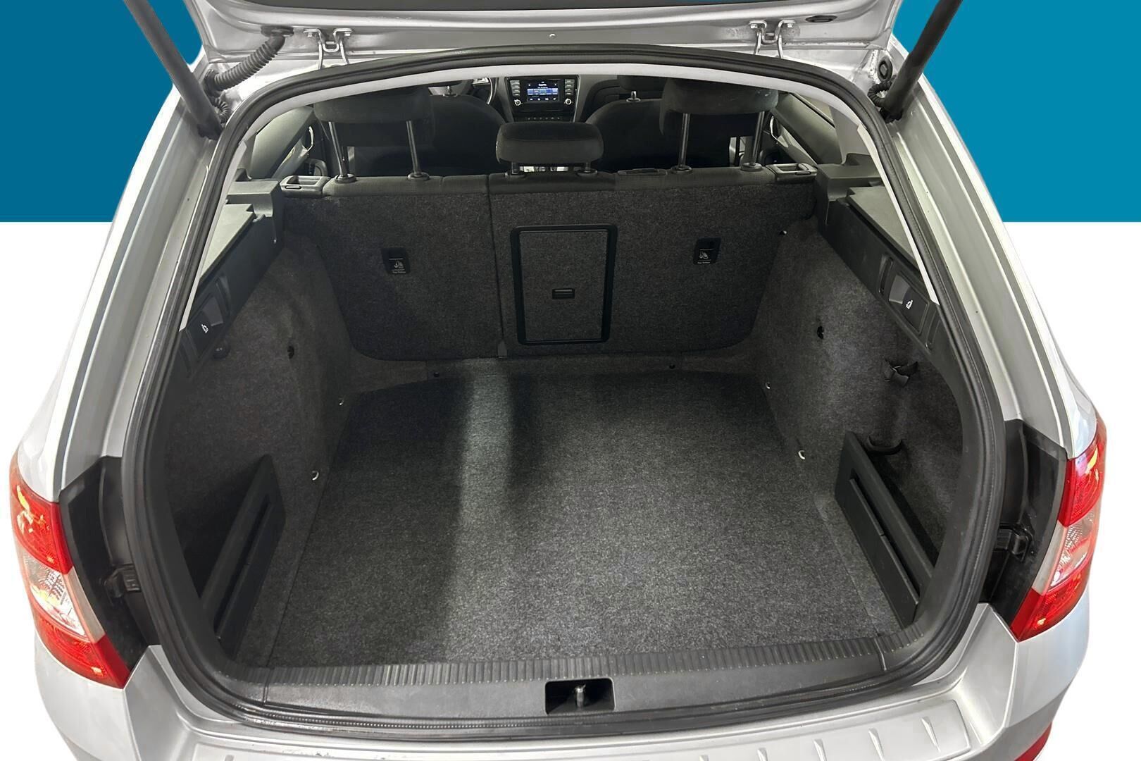 Skoda Octavia iso kuva 12