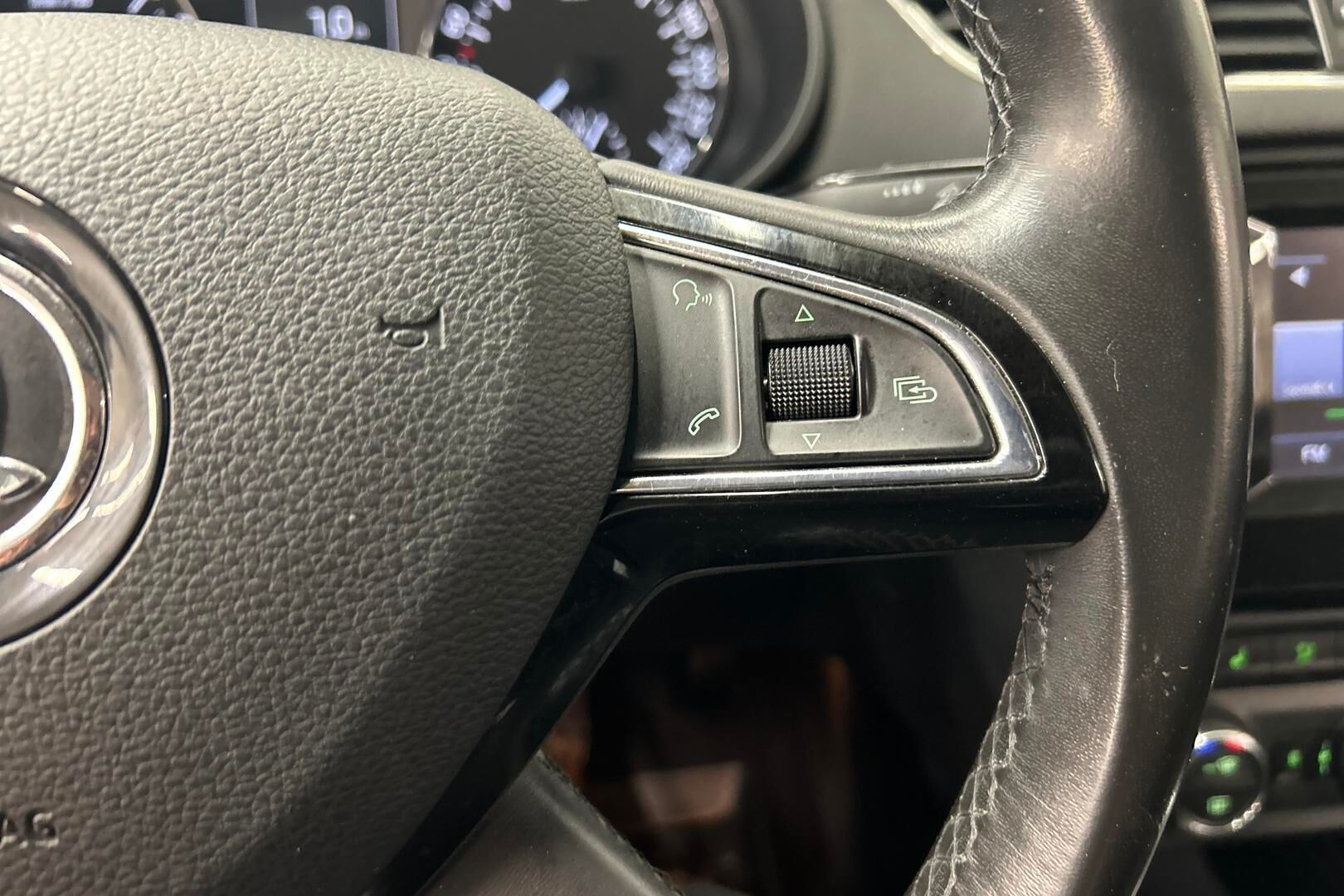 Skoda Octavia iso kuva 16