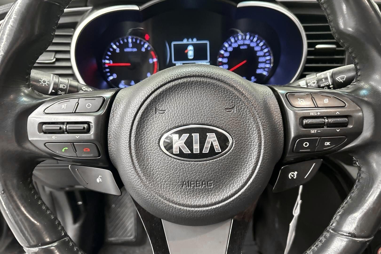 Kia Optima iso kuva 19