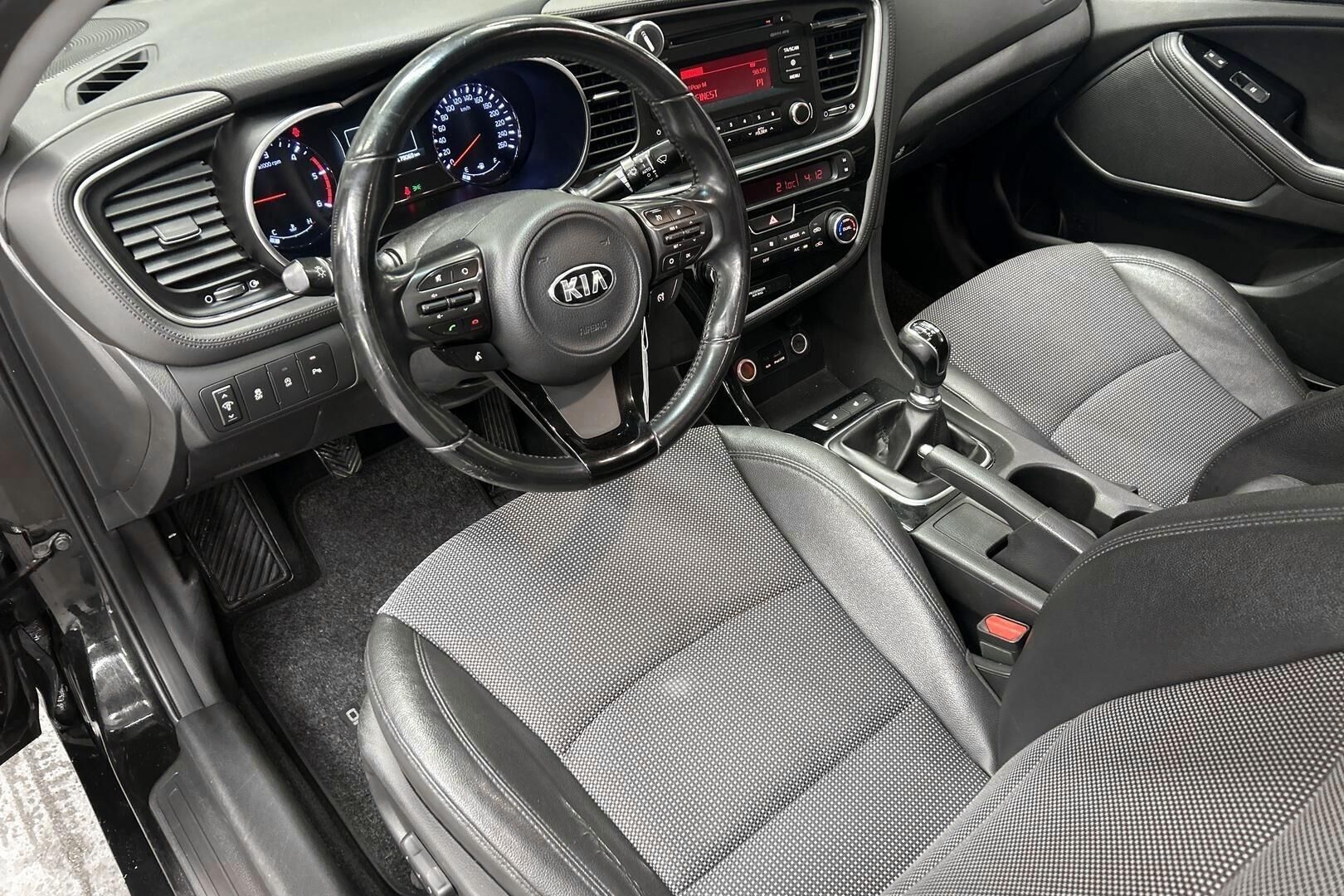 Kia Optima iso kuva 8