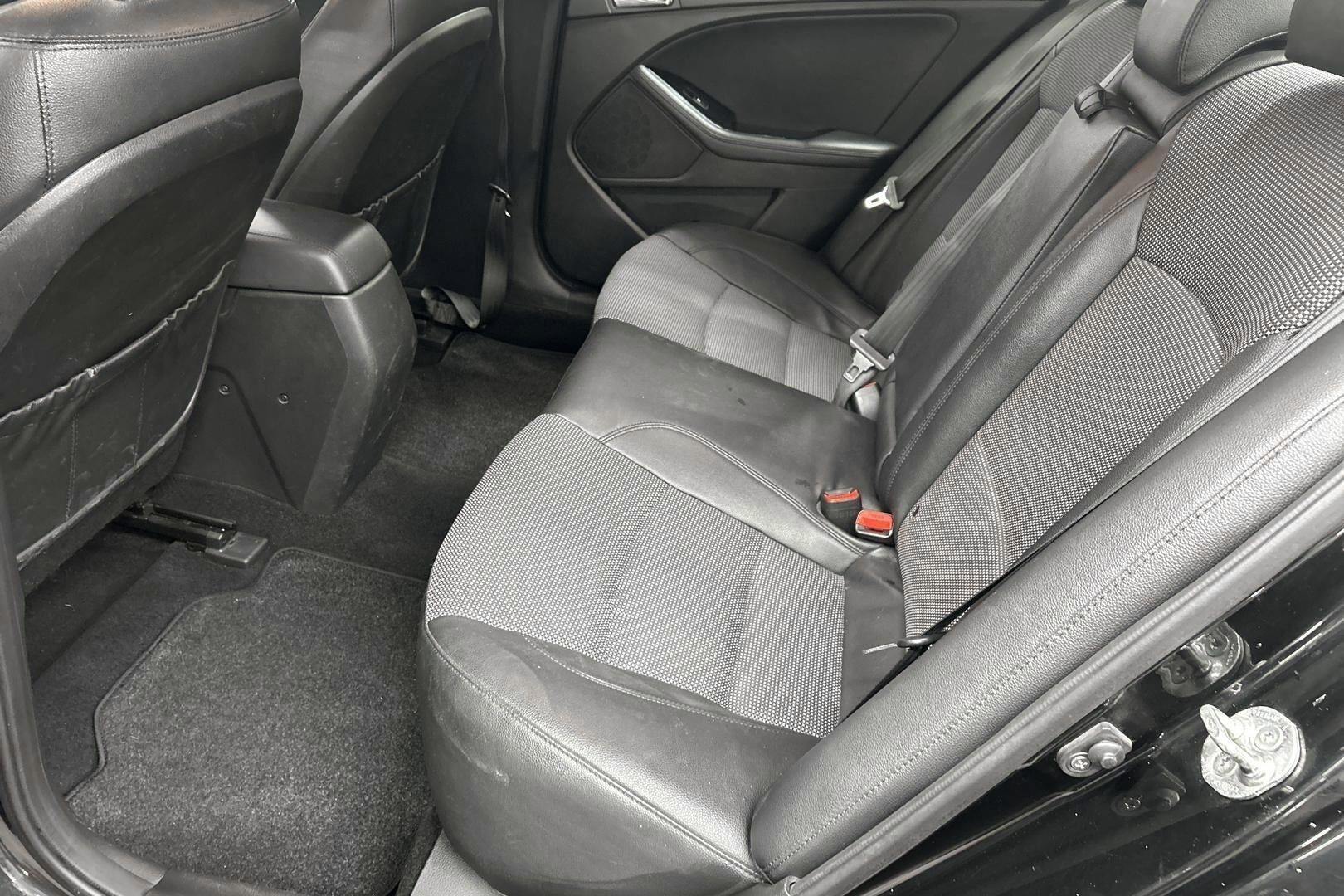 Kia Optima iso kuva 9
