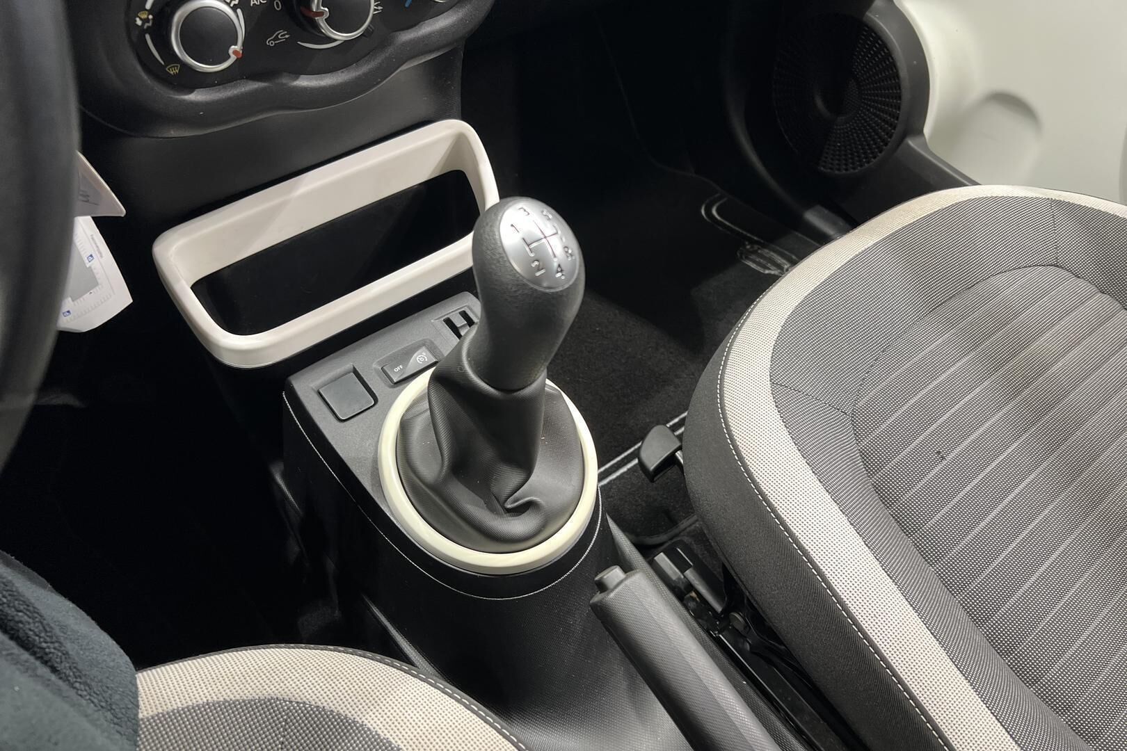 Renault Twingo iso kuva 17