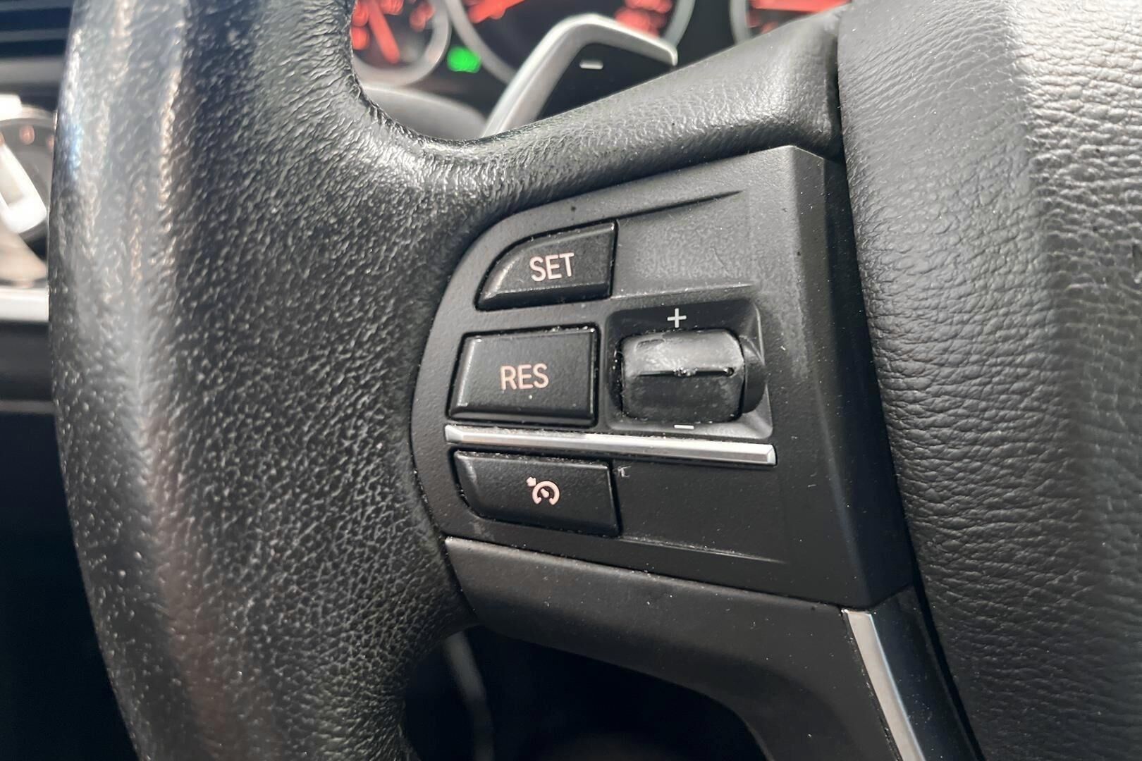 BMW X4 iso kuva 15