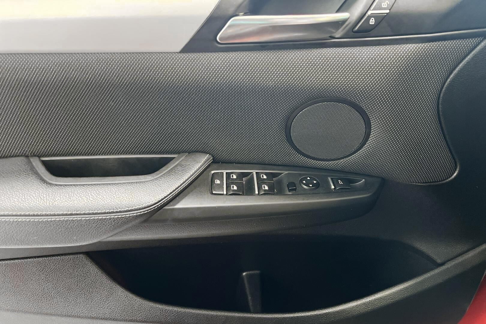 BMW X4 iso kuva 22