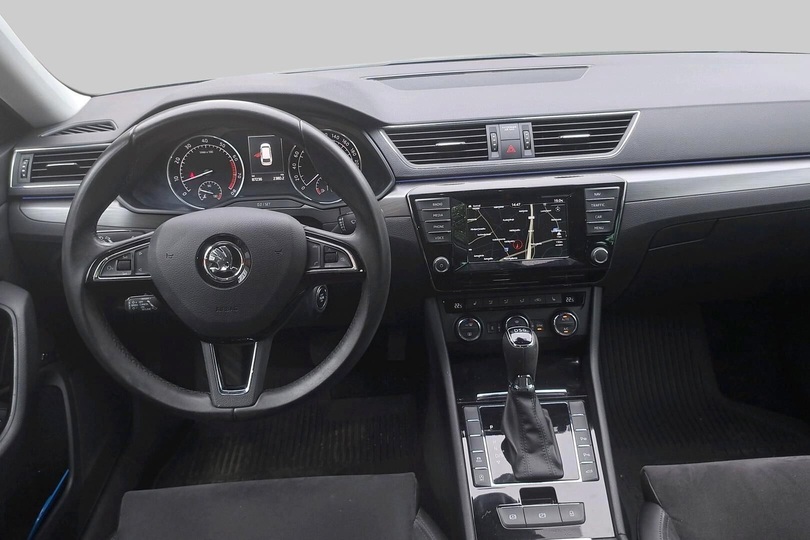 Skoda Superb iso kuva 1