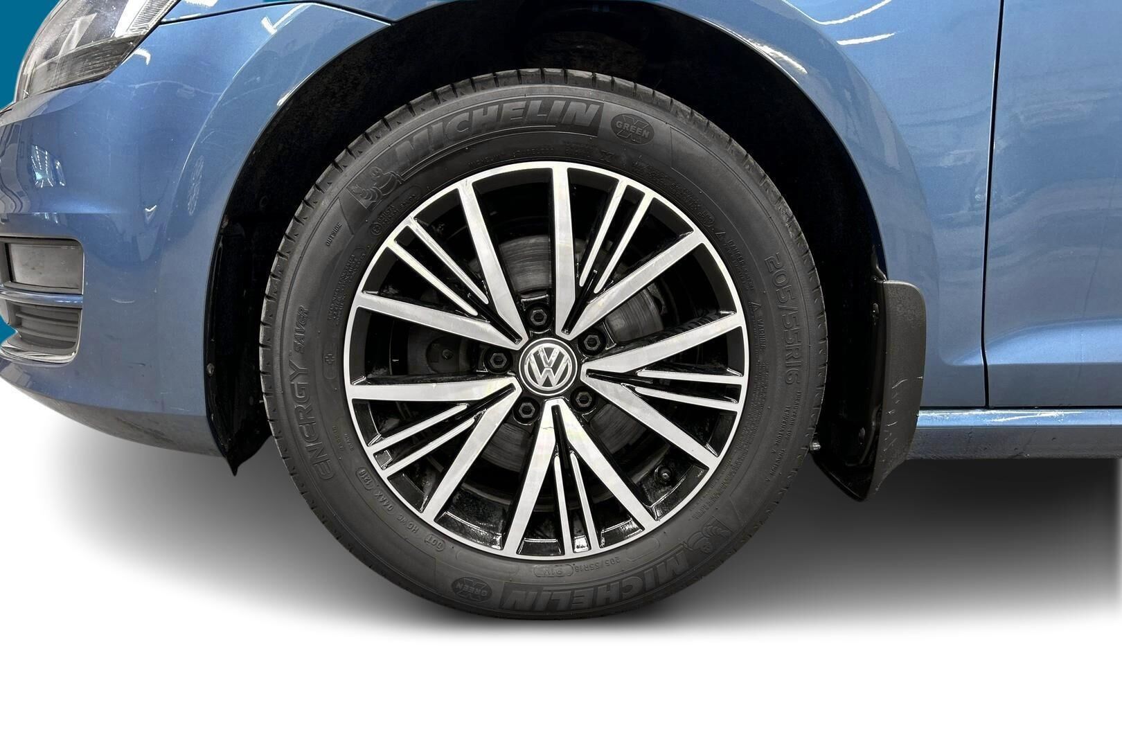 Volkswagen Golf iso kuva 12