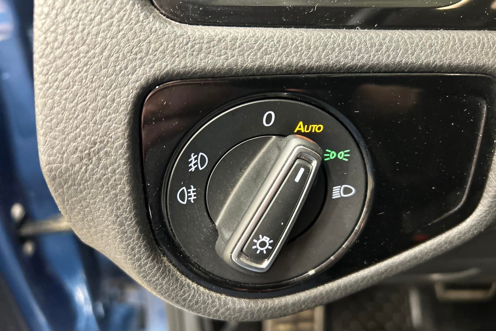Volkswagen Golf iso kuva 14