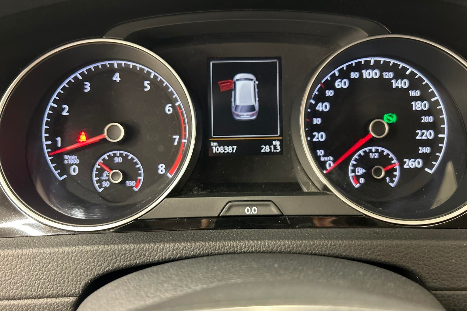 Volkswagen Golf iso kuva 17