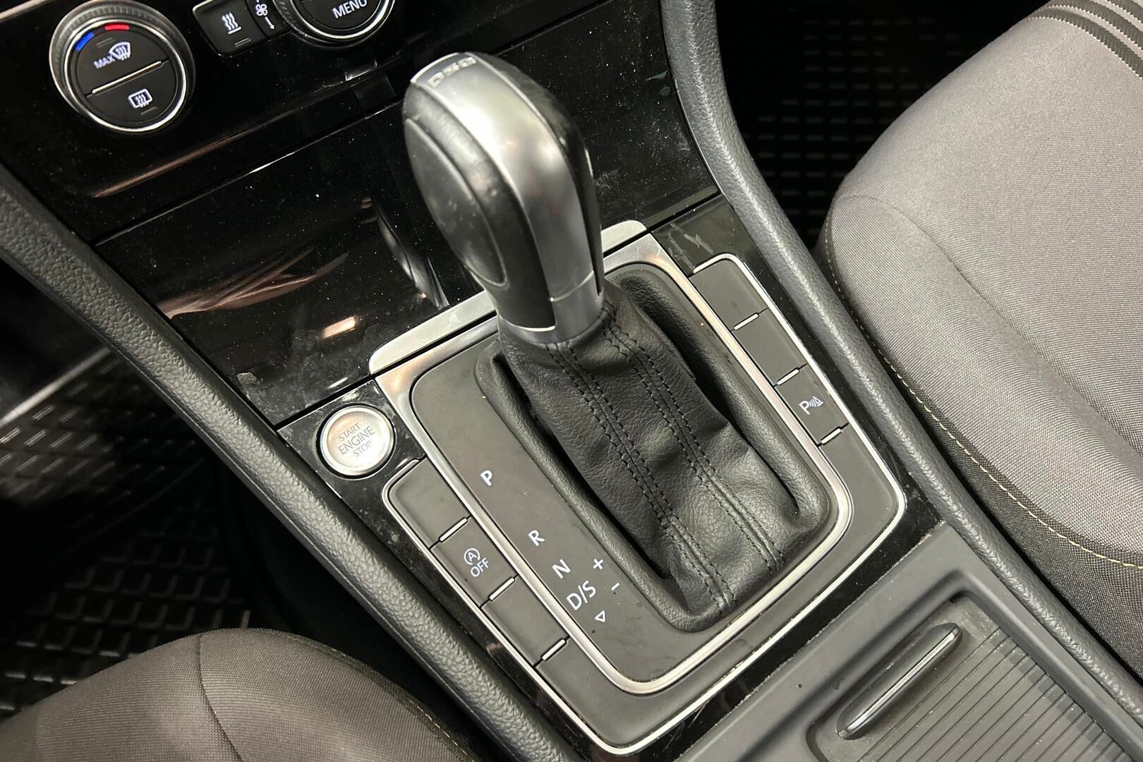 Volkswagen Golf iso kuva 22