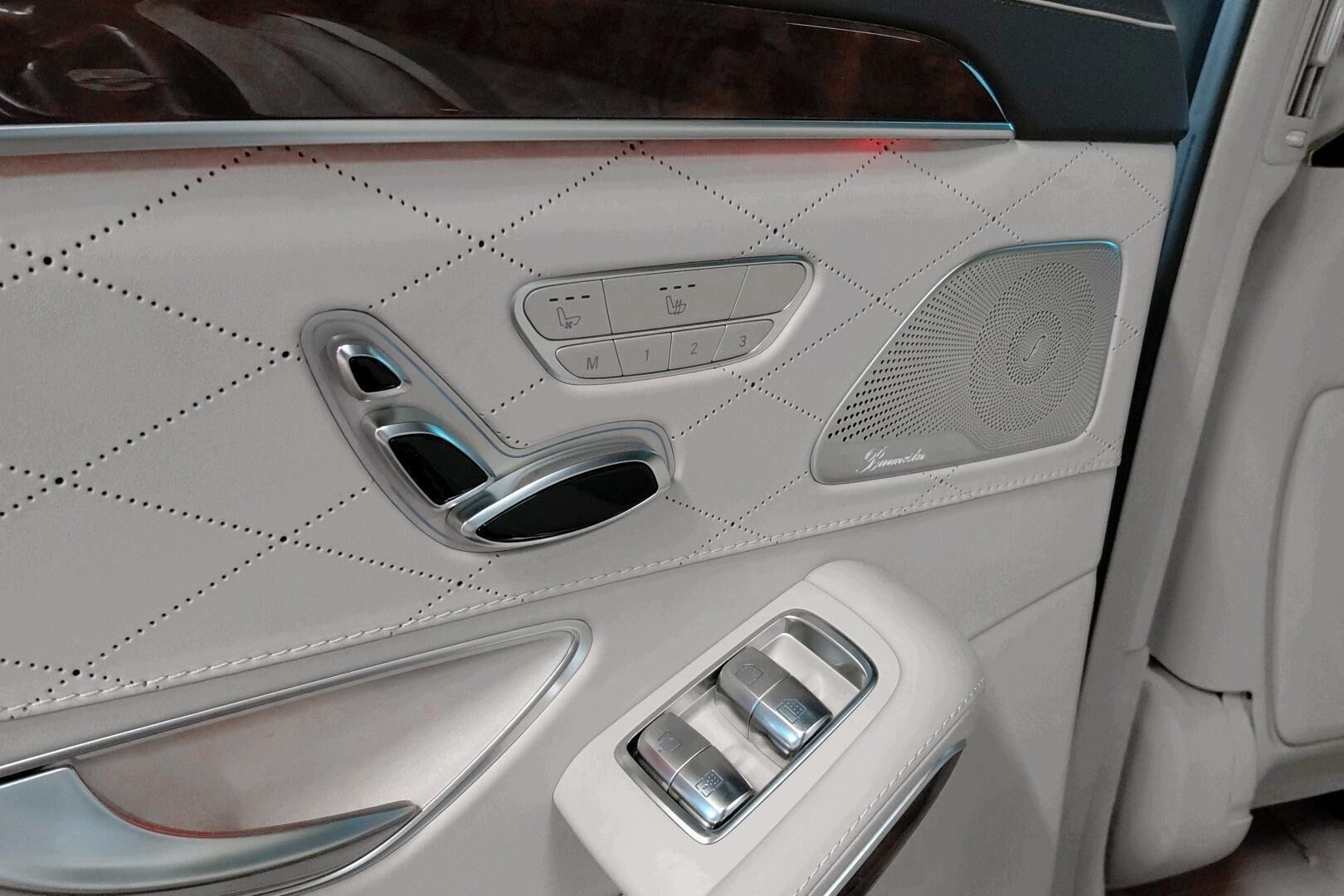 Mercedes-Benz S iso kuva 10