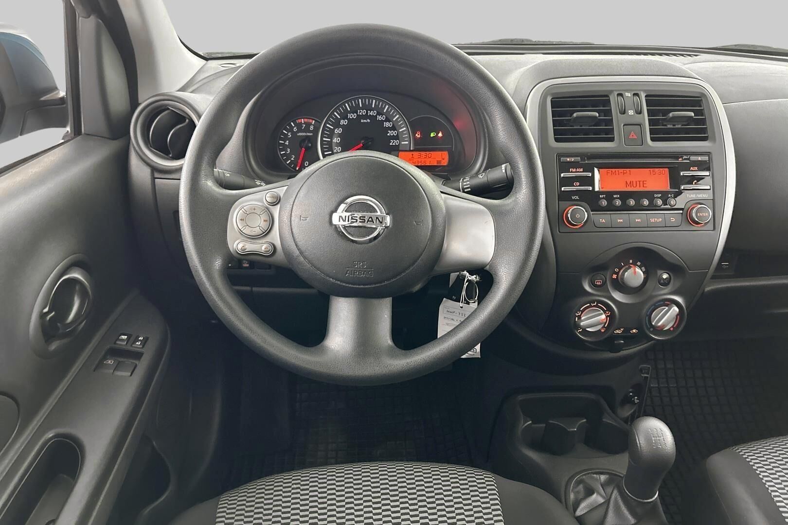 Nissan Micra iso kuva 10